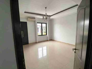 Dijual Rumah Townhouse Cipinang Jakarta Timur LT 133 LB 220 SHM
