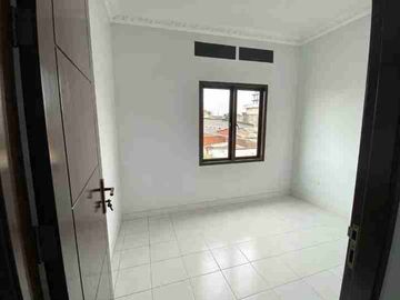 Dijual Rumah Townhouse Cipinang Jakarta Timur LT 133 LB 220 SHM