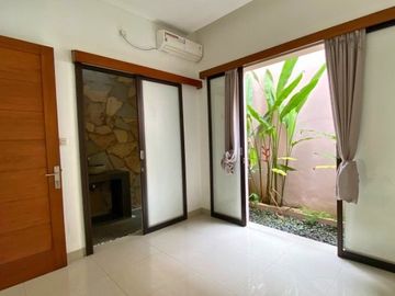 Rumah Eksklusif Dijual 460/500 m², Semi Furnished, Private Pool, Siap Huni! - Bintaro Sektor 7 Tangerang Selatan