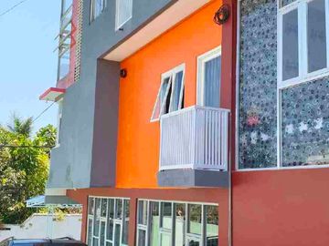 kos + rumah induk + toko di jalan raya belakang kampus unmuh hanya 50 m dari gerbang kampus kondisi penuh tinggal melanjutkan