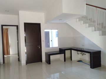 DISEWAKAN RUMAH DI PALM SPRING JAKARTA GARDEN CITY JAKARTA TIMUR