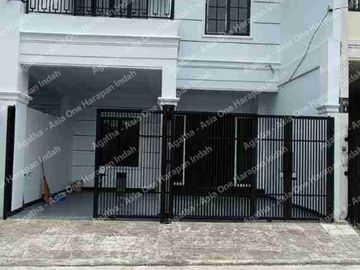 Rumah bagus 2setengah lantai ada rooftop di Pondok Kelapa Jakarta Timur 2.3miliar
