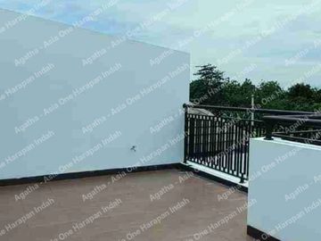 Rumah bagus 2setengah lantai ada rooftop di Pondok Kelapa Jakarta Timur 2.3miliar