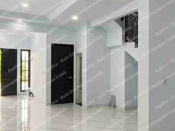 Rumah bagus 2setengah lantai ada rooftop di Pondok Kelapa Jakarta Timur 2.3miliar