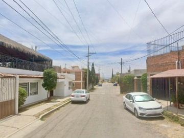 CASA EN VENTA EN CALLE CRUZ DE MAYO, RESERVA TERRITORIAL ATLIXCAYOTL, PUEBLA