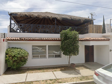 CASA EN VENTA EN CALLE CRUZ DE MAYO, RESERVA TERRITORIAL ATLIXCAYOTL, PUEBLA