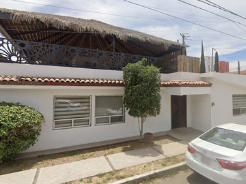 CASA EN VENTA EN CALLE CRUZ DE MAYO, RESERVA TERRITORIAL ATLIXCAYOTL, PUEBLA
