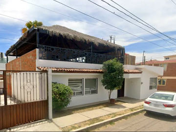 CASA EN VENTA EN CALLE CRUZ DE MAYO, RESERVA TERRITORIAL ATLIXCAYOTL, PUEBLA