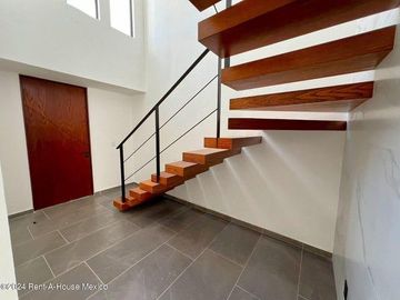 Venta de casa de autor en zakia privada con amenidades 3 recmarasa 3 baños 2 autos-ver descripcion