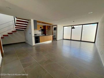 Venta de casa de autor en zakia privada con amenidades 3 recmarasa 3 baños 2 autos-ver descripcion