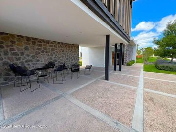 Venta de casa de autor en zakia privada con amenidades 3 recmarasa 3 baños 2 autos-ver descripcion