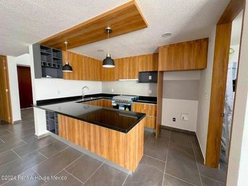 Venta de casa de autor en zakia privada con amenidades 3 recmarasa 3 baños 2 autos-ver descripcion