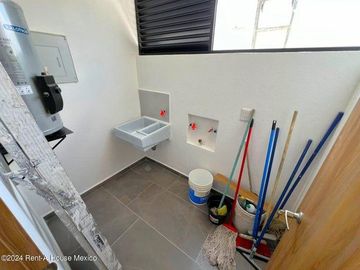 Venta de casa de autor en zakia privada con amenidades 3 recmarasa 3 baños 2 autos-ver descripcion