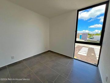 Venta de casa de autor en zakia privada con amenidades 3 recmarasa 3 baños 2 autos-ver descripcion