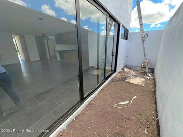 Venta de casa de autor en zakia privada con amenidades 3 recmarasa 3 baños 2 autos-ver descripcion