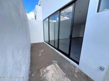 Venta de casa de autor en zakia privada con amenidades 3 recmarasa 3 baños 2 autos-ver descripcion