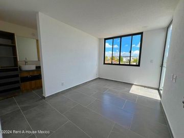 Venta de casa de autor en zakia privada con amenidades 3 recmarasa 3 baños 2 autos-ver descripcion