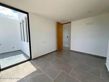 Venta de casa de autor en zakia privada con amenidades 3 recmarasa 3 baños 2 autos-ver descripcion