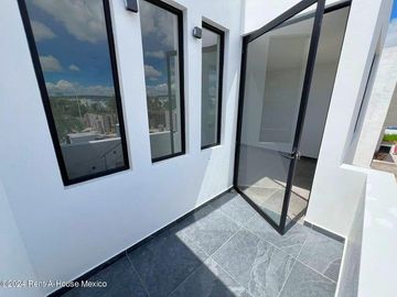 Venta de casa de autor en zakia privada con amenidades 3 recmarasa 3 baños 2 autos-ver descripcion