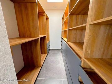 Venta de casa de autor en zakia privada con amenidades 3 recmarasa 3 baños 2 autos-ver descripcion