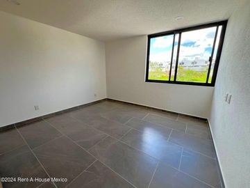 Venta de casa de autor en zakia privada con amenidades 3 recmarasa 3 baños 2 autos-ver descripcion