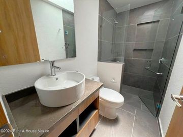 Venta de casa de autor en zakia privada con amenidades 3 recmarasa 3 baños 2 autos-ver descripcion