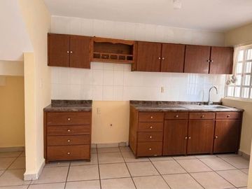 CASA CON LOCAL EN QUINTA LAS VILLAS