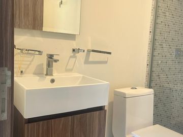 Departamento en renta, 2 recámaras, NUEVO con estacionamiento en Punto Cero San Antonio, esquina Periférico