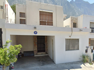 VENTA DE CASA EN FRACC. MISION DE SANTA CATARINA, NUEVO LEON.