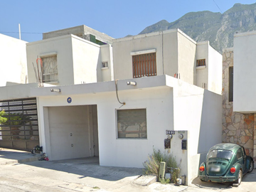 VENTA DE CASA EN FRACC. MISION DE SANTA CATARINA, NUEVO LEON.