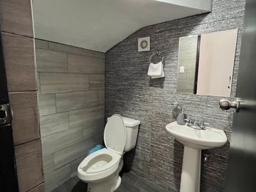 VENTA DE CASA EN FRACC. MISION DE SANTA CATARINA, NUEVO LEON.