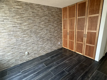 Casa con 2 habitaciones y estacionamiento en Puebla.