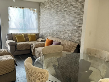 Casa con 2 habitaciones y estacionamiento en Puebla.