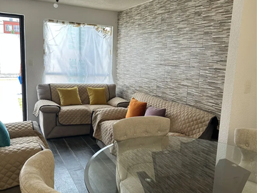Casa con 2 habitaciones y estacionamiento en Puebla.