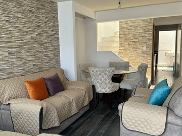 Casa con 2 habitaciones y estacionamiento en Puebla.