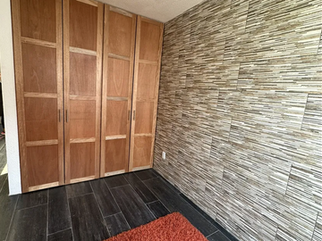 Casa con 2 habitaciones y estacionamiento en Puebla.