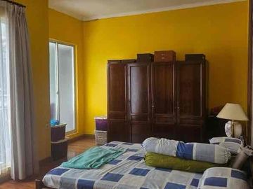 Rumah Asri Nyaman di Hook Depan Taman di Emerald Bintaro