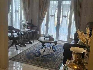 Rumah Asri Nyaman di Hook Depan Taman di Emerald Bintaro