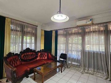 Rumah Hook Super Luas di Komplek Elite Cinere