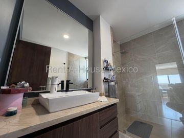 Penthouse amueblado en venta o renta en el Centro de Querétaro, 314 m2, 3 recámaras y terraza panorámica