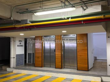 Penthouse amueblado en venta o renta en el Centro de Querétaro, 314 m2, 3 recámaras y terraza panorámica