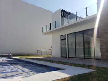 Departamento Nuevo en Zakia, Precio Competitivo, 2 recámaras, doble altura, roof garden de 64 m2 y 2 balcones