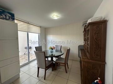 Casa en venta en Fracc. El Mirador, Precio competitivo en la zona, 3 recámaras, cocina con barra de granito, patio y 2 estacionamientos