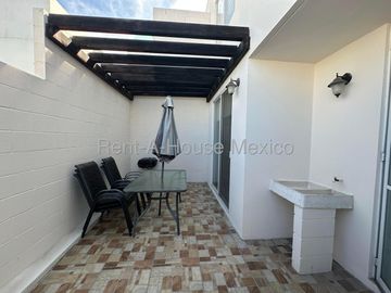 Casa en venta en Fracc. El Mirador, Precio competitivo en la zona, 3 recámaras, cocina con barra de granito, patio y 2 estacionamientos
