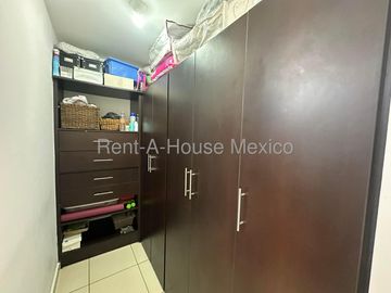 Casa en venta en Fracc. El Mirador, Precio competitivo en la zona, 3 recámaras, cocina con barra de granito, patio y 2 estacionamientos