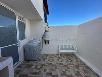 Casa en venta en Fracc. El Mirador, Precio competitivo en la zona, 3 recámaras, cocina con barra de granito, patio y 2 estacionamientos