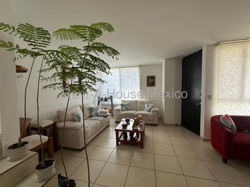 Casa en venta en Fracc. El Mirador, Precio competitivo en la zona, 3 recámaras, cocina con barra de granito, patio y 2 estacionamientos