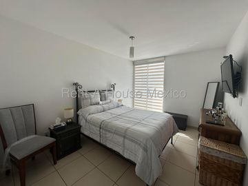 Casa en venta en Fracc. El Mirador, Precio competitivo en la zona, 3 recámaras, cocina con barra de granito, patio y 2 estacionamientos