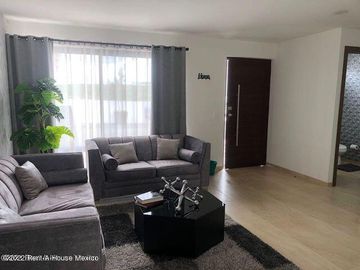 Casas en venta en San Isidro Juriquilla, 3 recámaras 2.5 baños, cocina equipada, acabados en mármol, Alberca, Gimnasio, Jardines, Salón usos múltiples