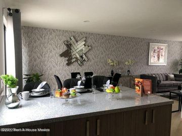 Casas en venta en San Isidro Juriquilla, 3 recámaras 2.5 baños, cocina equipada, acabados en mármol, Alberca, Gimnasio, Jardines, Salón usos múltiples